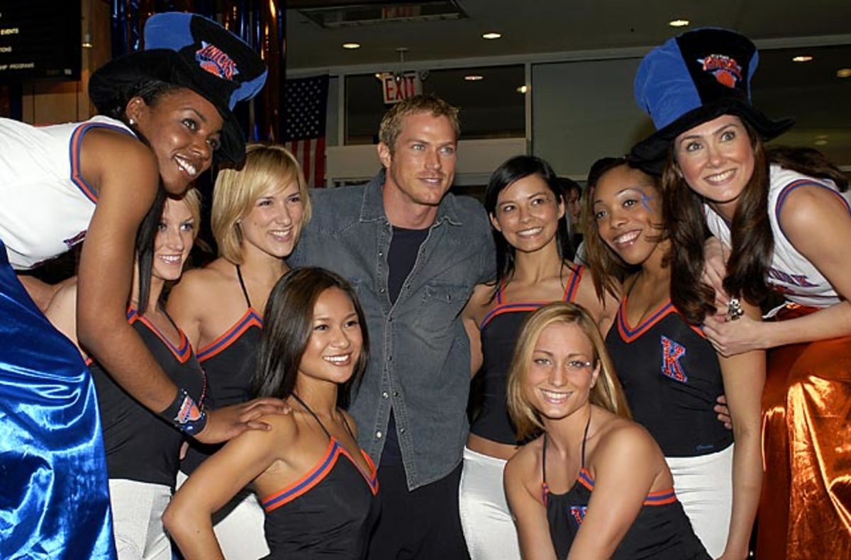Jason Lewis and Knick City Dancers 