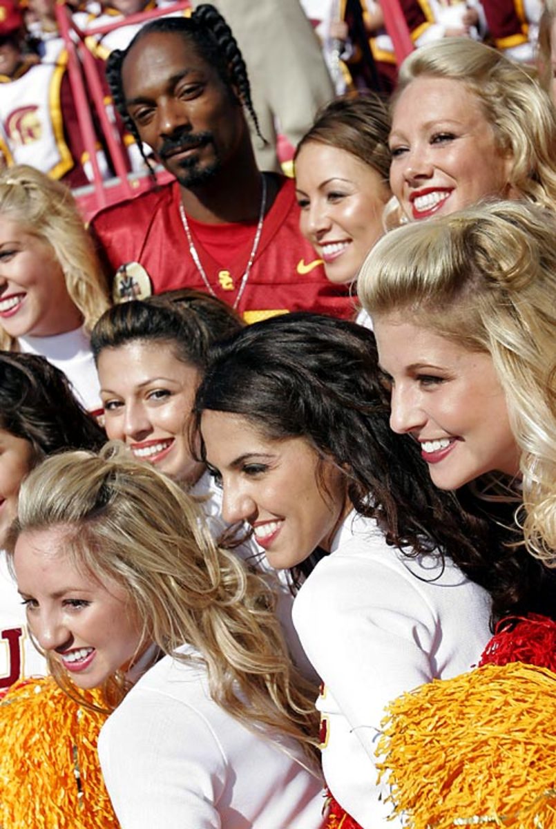 Snoop Dogg and USC Cheerleaders
