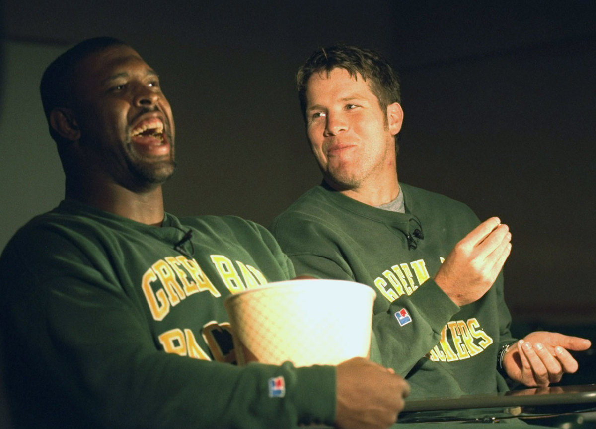 1995-Reggie-White-Brett-Favre-05284619.jpg