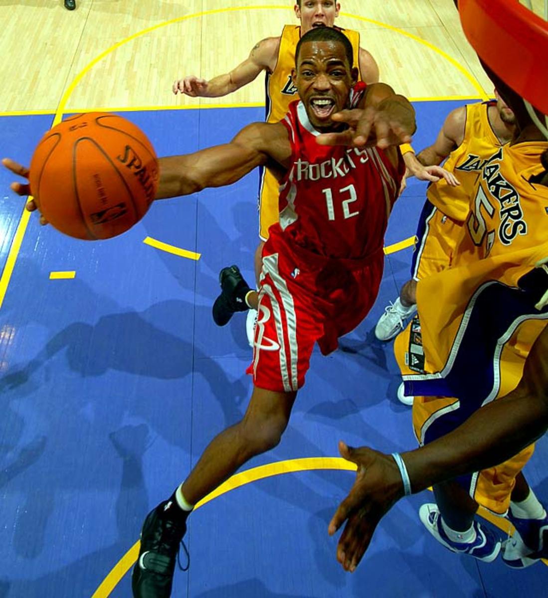 Larry 'Bone Collector' Williams and Casanova play basketball at the News  Photo - Getty Images