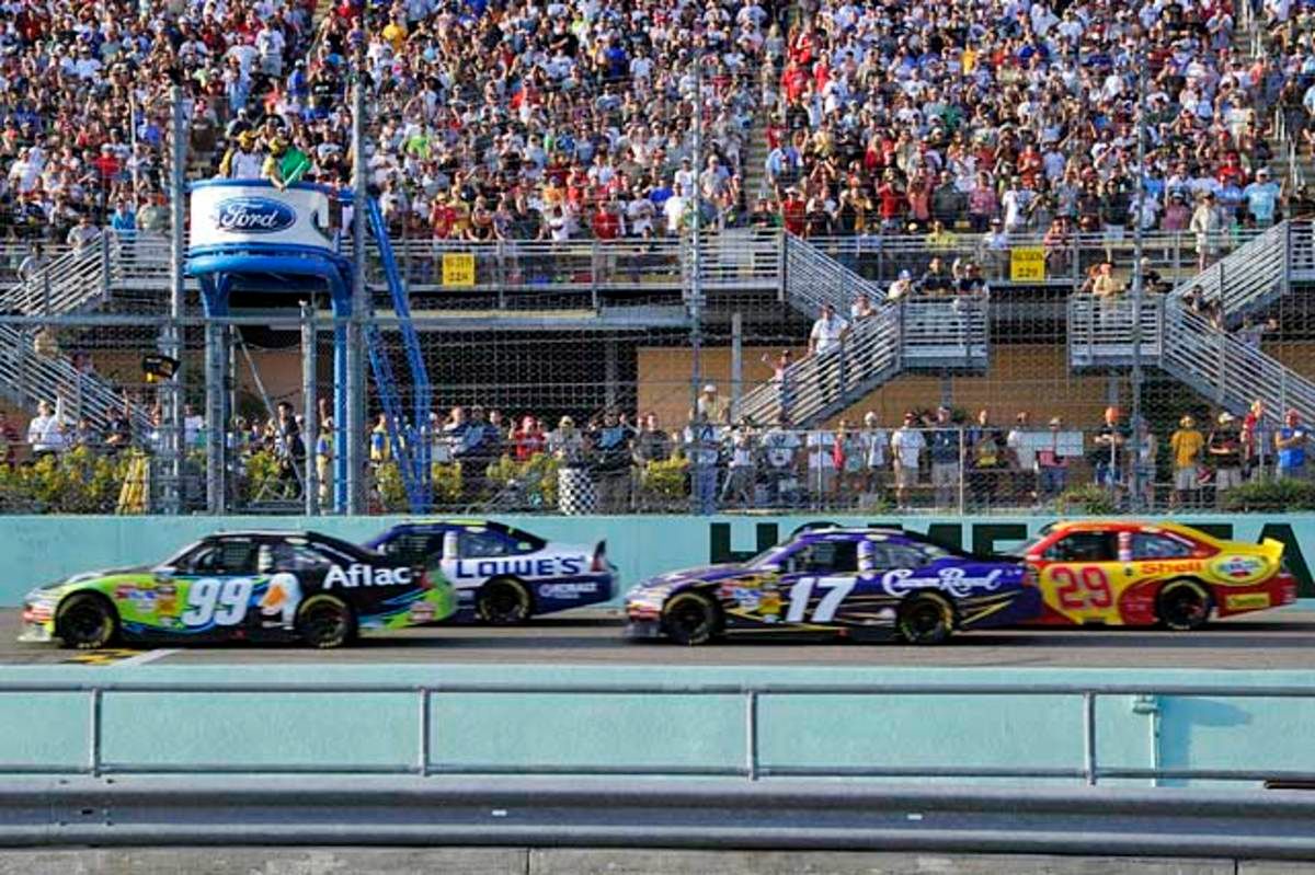 nascar-fans-ford-400.jpg