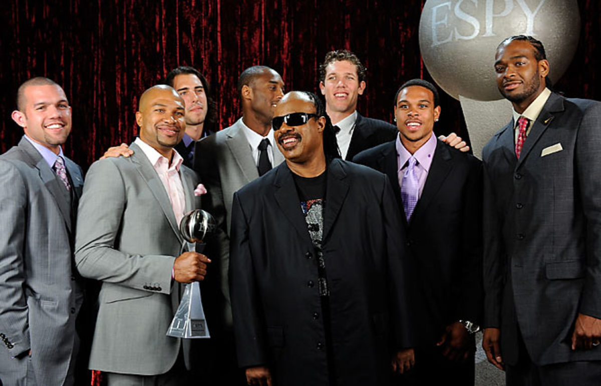 Stevie Wonder poses with (left to right) Los Angeles Lakers Jordan Farmar, Derek Fisher, Sasha Vujacic, Kobe Bryant, Luke Walton, Shannon Brown, and Josh Powell 