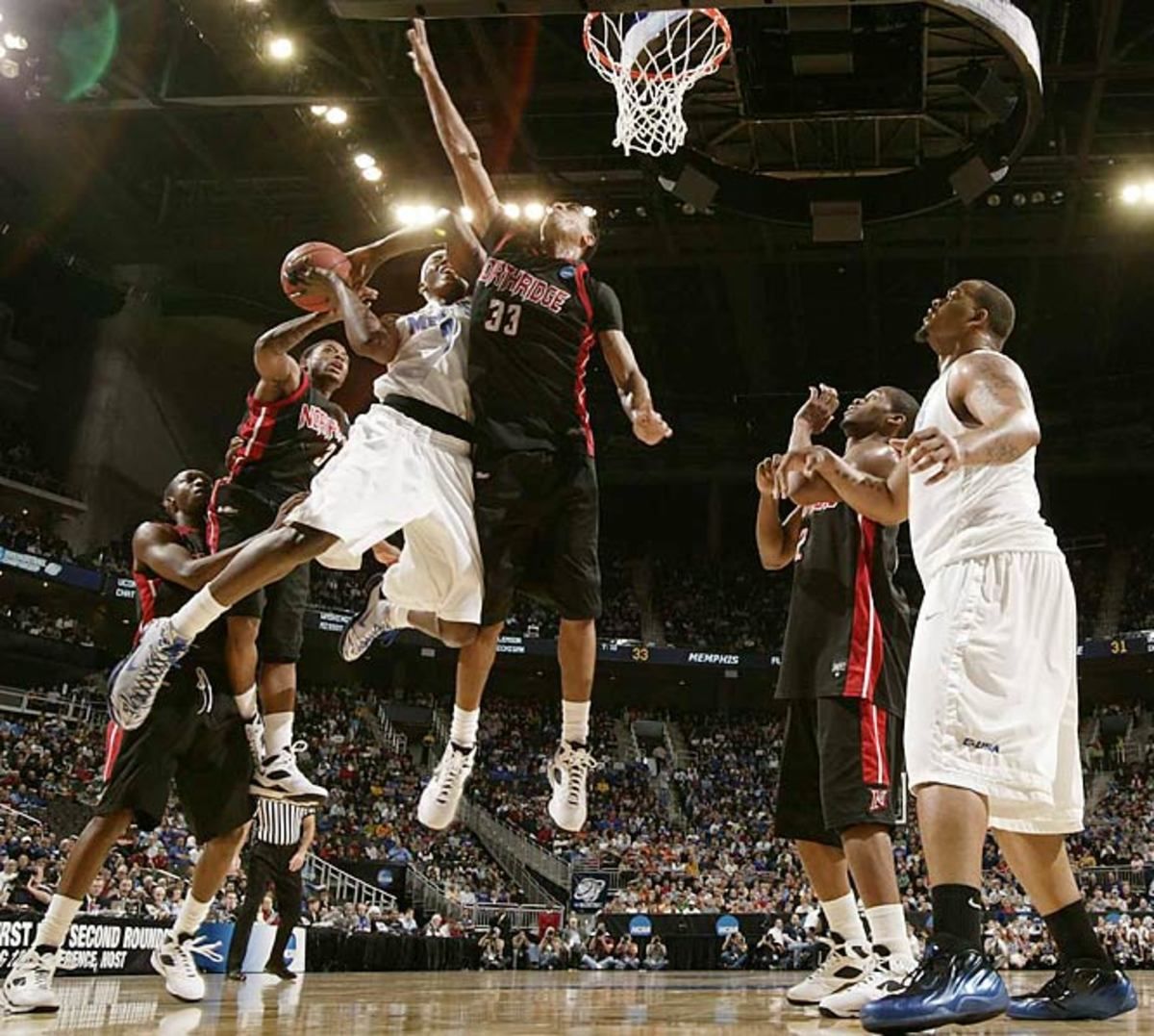 Memphis 81, Cal State Northridge 70