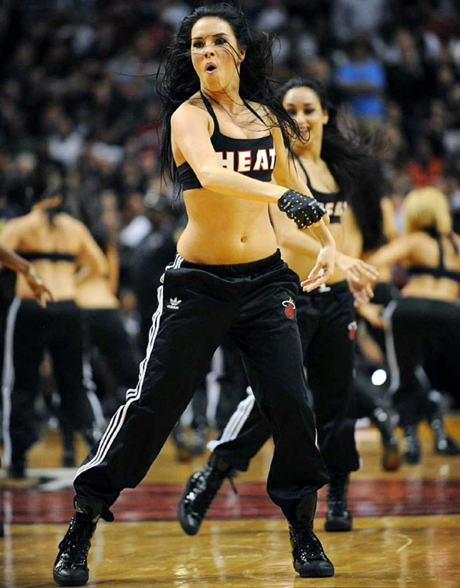heat-dancers-op2p-14936-mid.jpg