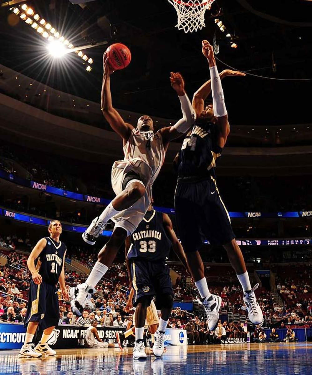 UConn 103, Chattanooga 47