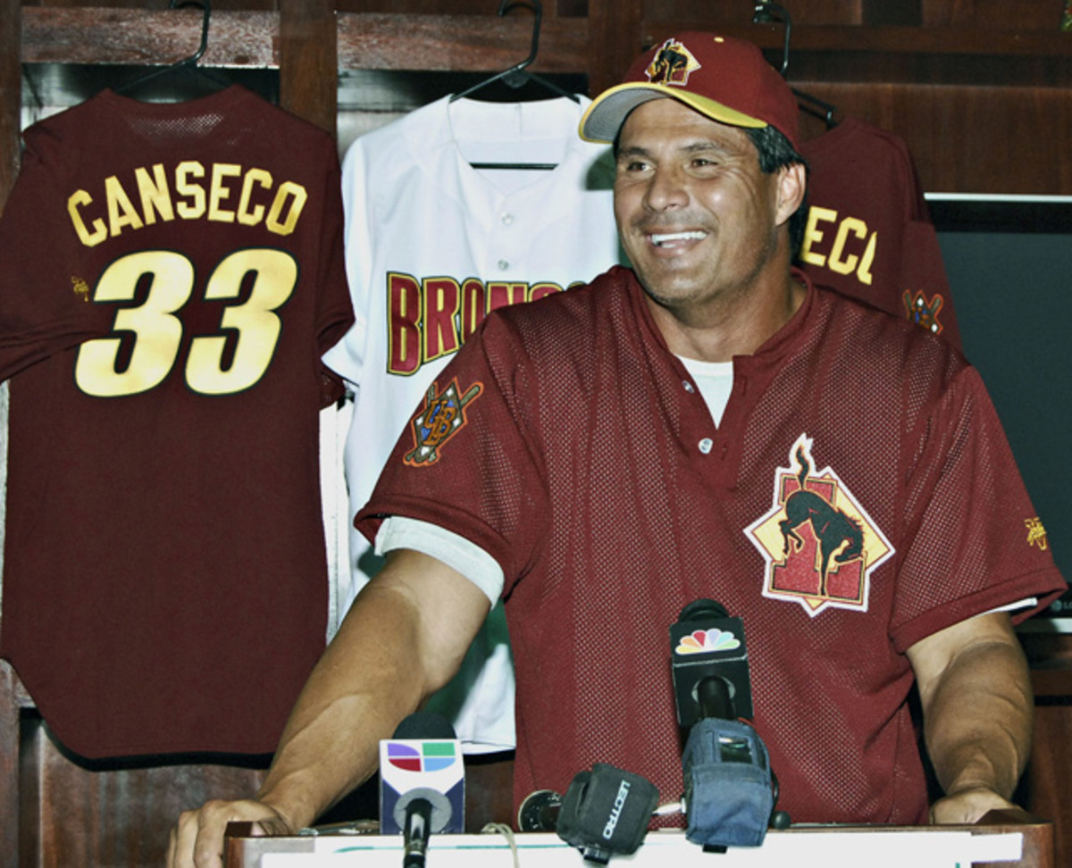 jose-canseco-laredos.jpg