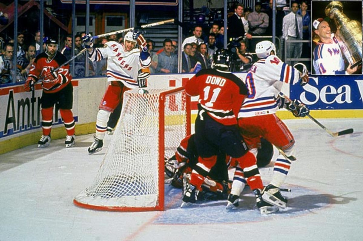 1994-stephane-matteau-mark-messier.jpg