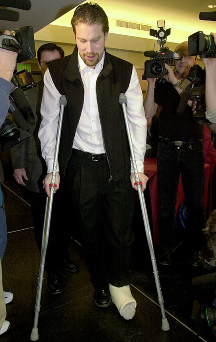 peter-forsberg-injured-foot.jpg