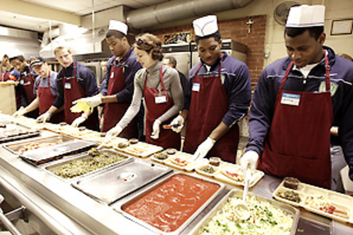 Fight-Hunger-Bowl-Football