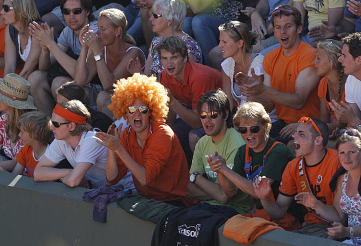 15-dutch-fans.jpg