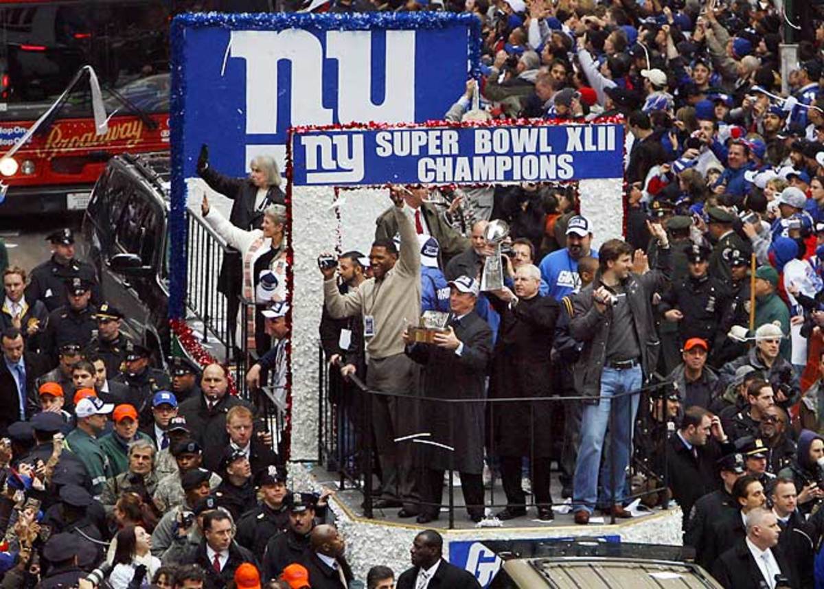 Giants-Parade-Football.jpg
