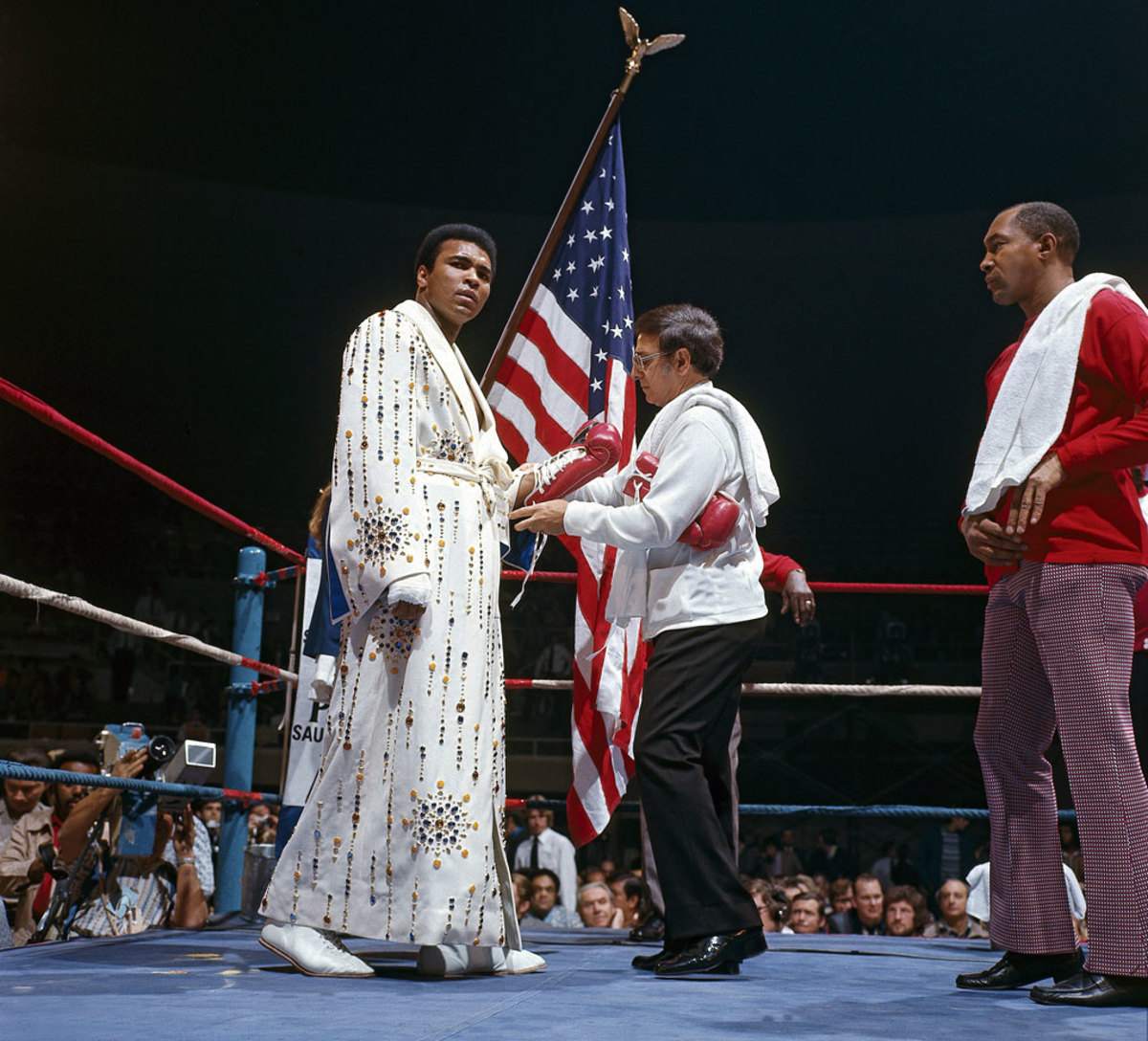 1973-Muhammad-Ali-Elvis-Presley-robe-014473425.jpg
