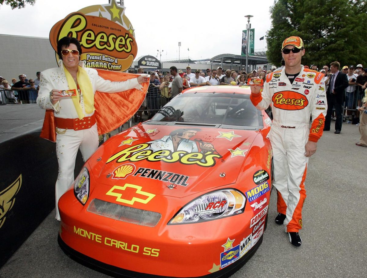 2007-Kevin-Harvick-Elvis-impersonator-Reese's-car.jpg