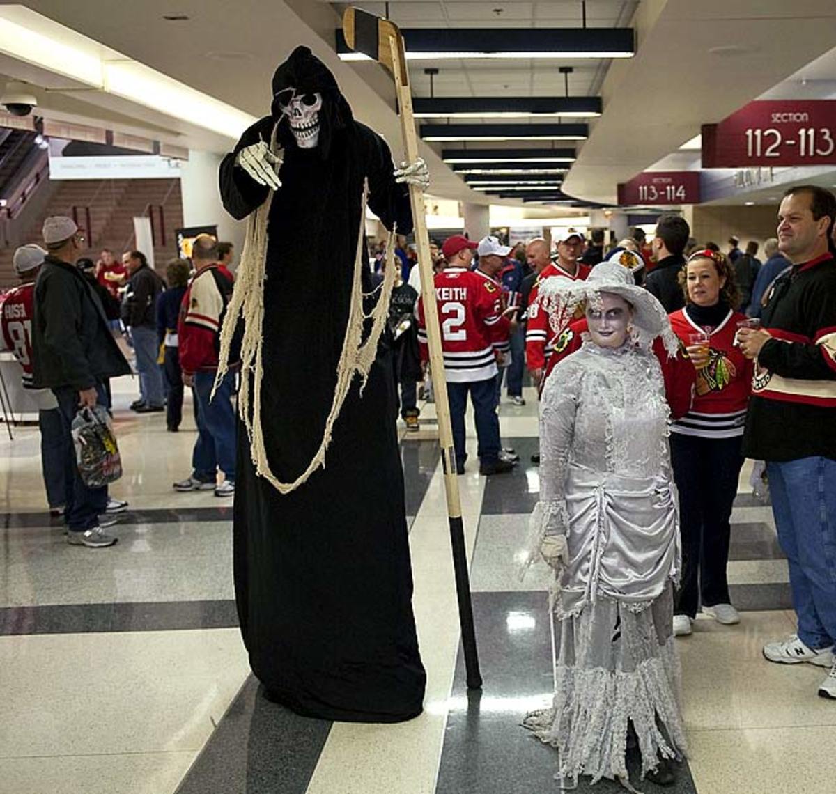 blackhawks-fans-halloween.jpg