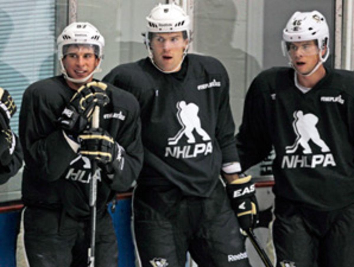 THE NHLPA has voted to give its executive board the discretion to file a disclaimer of interest.
