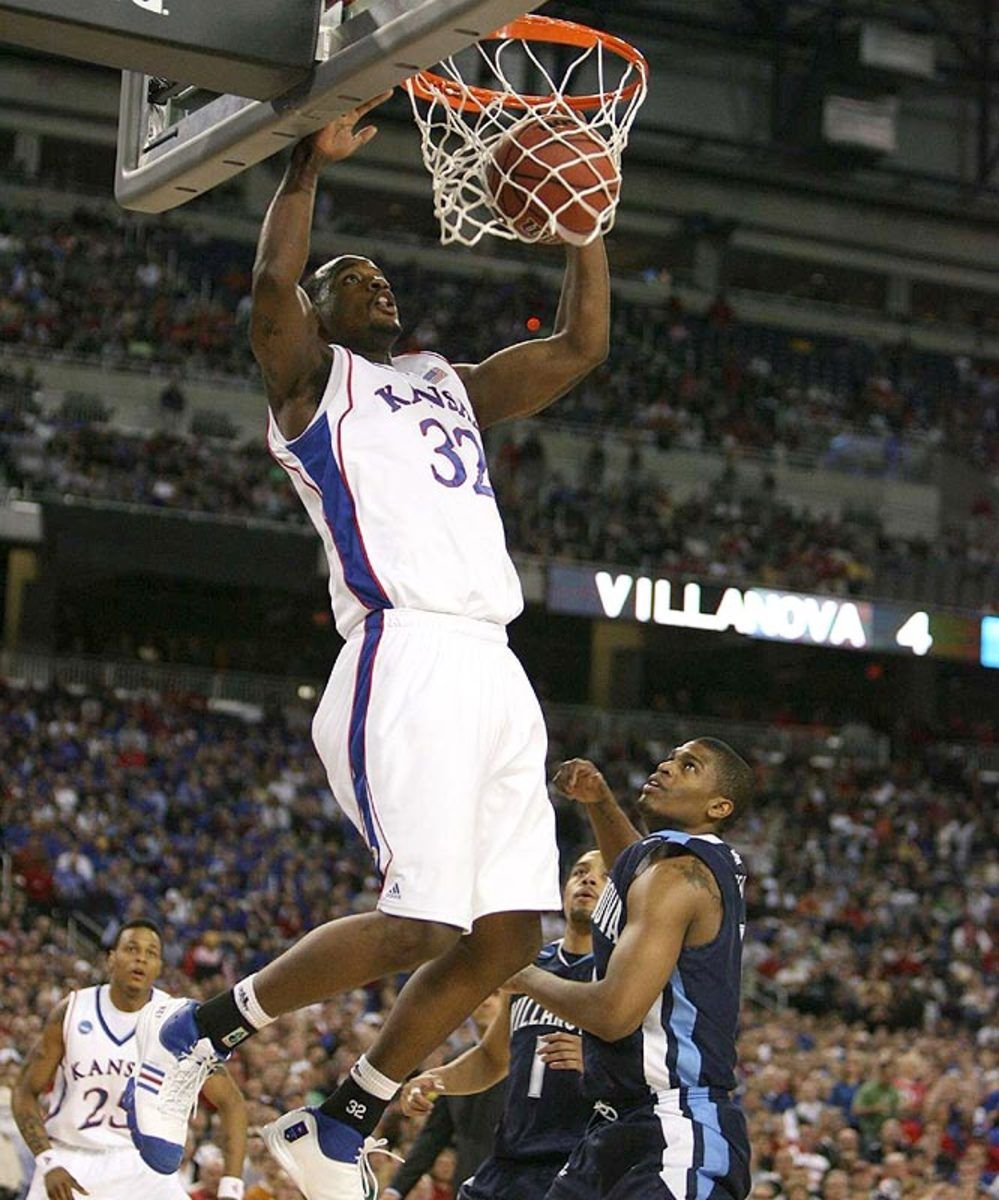 (1) Kansas 72, (12) Villanova 57