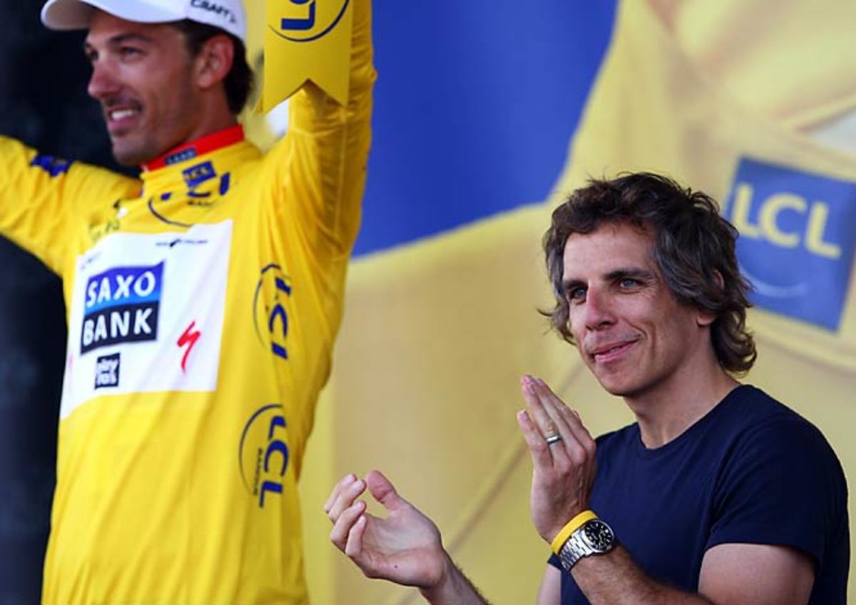 Ben Stiller presents race leader Fabian Cancellara the yellow jersey
