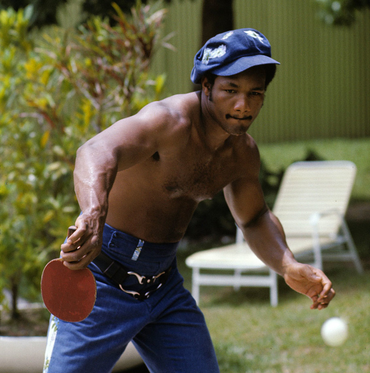 1974-george-foreman-ping-pong-079008630.jpg