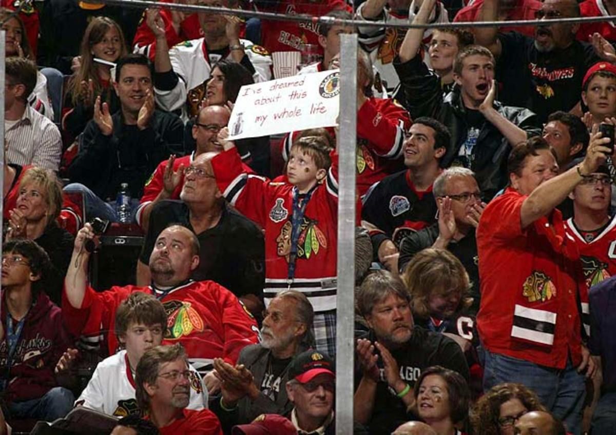 blackhawks-fans-opof-77855.jpg