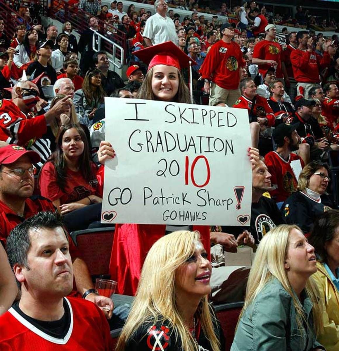 blackhawks-fans-101674321.jpg