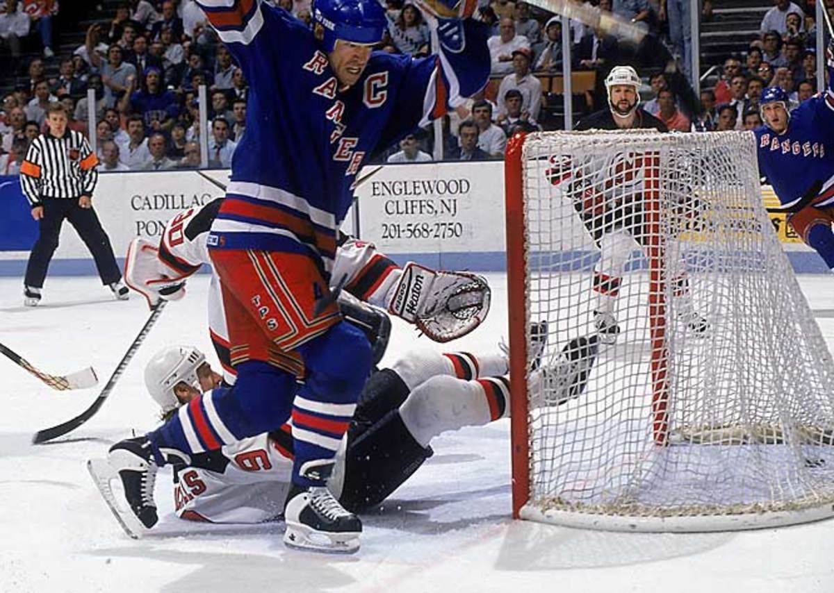 Mark Messier leads Rangers to first Stanley Cup in 54 years 