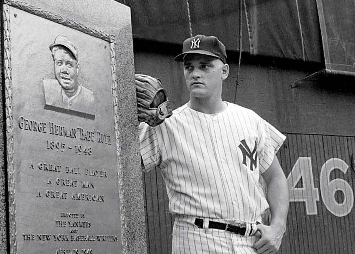 Roger Maris hits No. 61