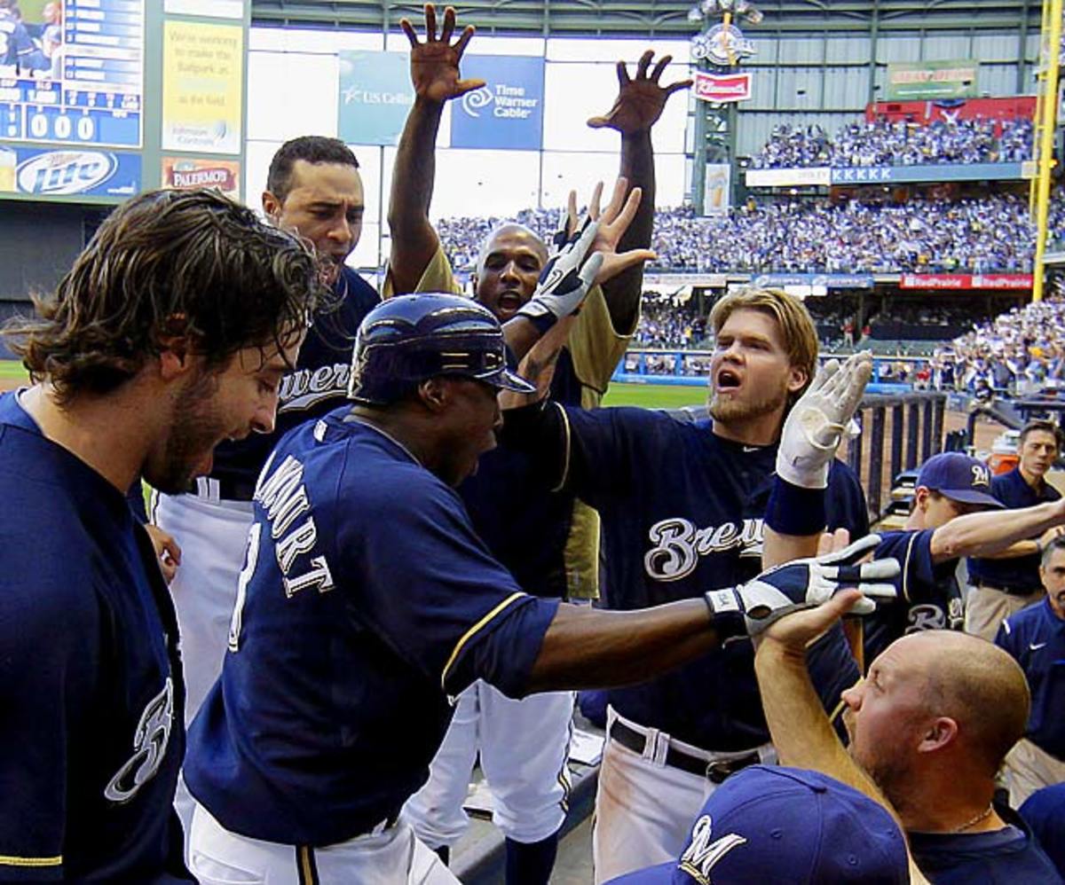 Yuniesky Betancourt homers for Brewers