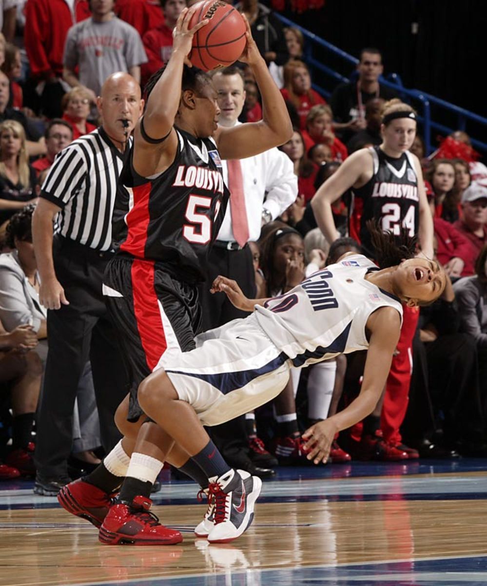 UConn 76, Louisville 54