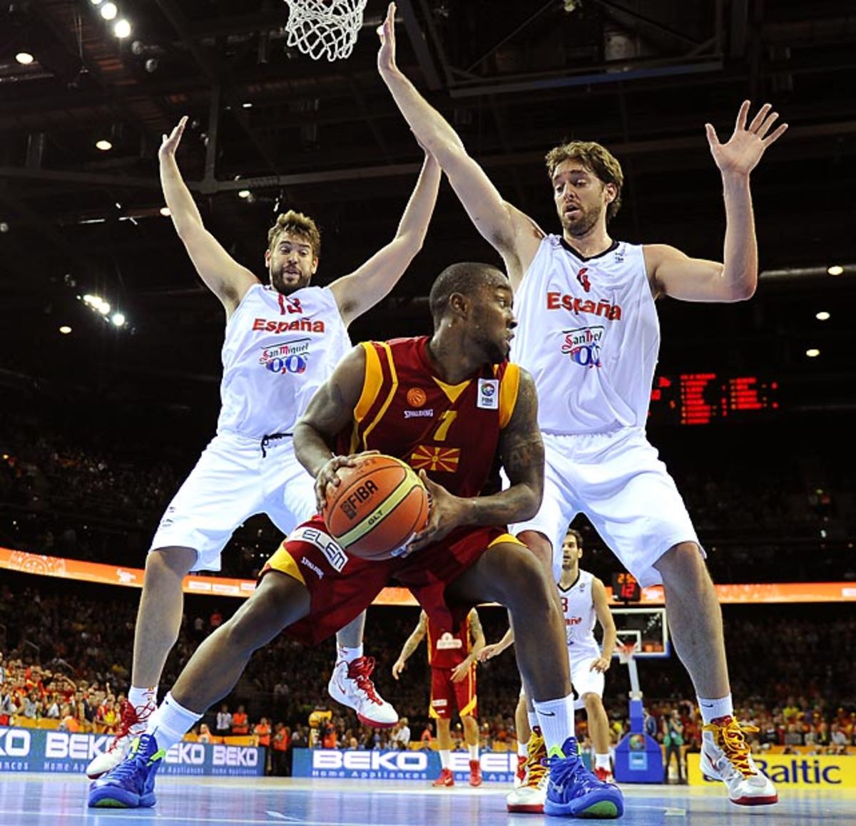 Marc (L) and Pau Gasol