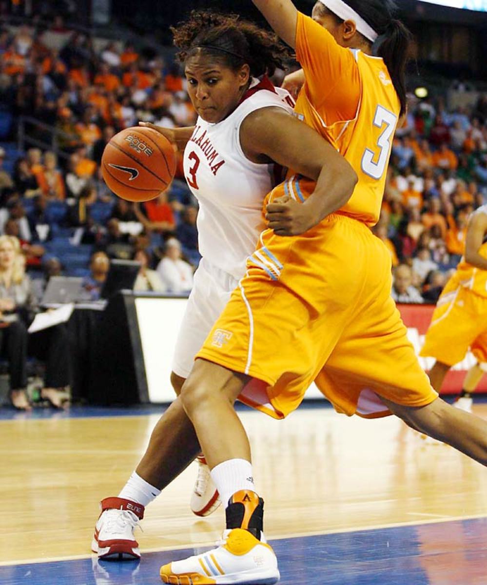 Courtney Paris, Oklahoma