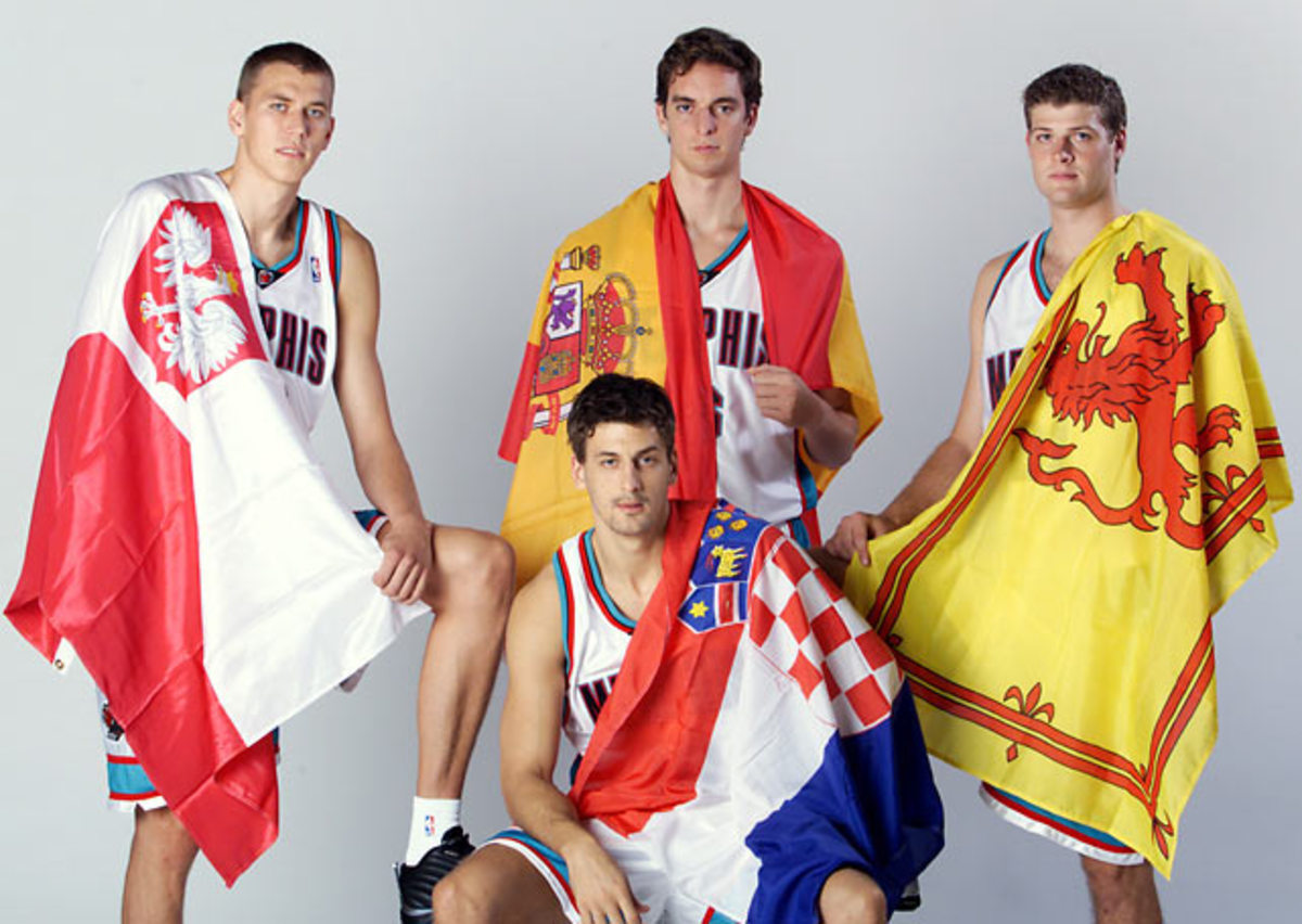 Cezary Trybanski, Pau Gasol, Gordan Giricek and Robert Archibald