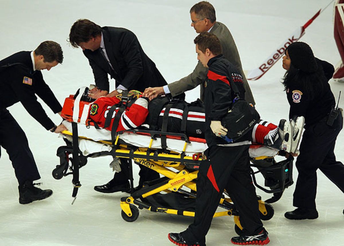 marian-hossa-stretcher.jpg