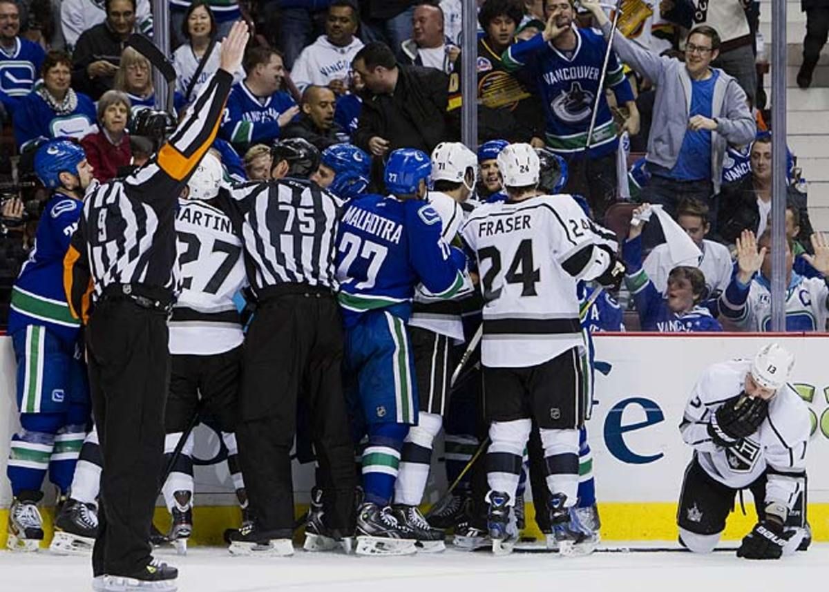 kings-canucks-scrum.jpg