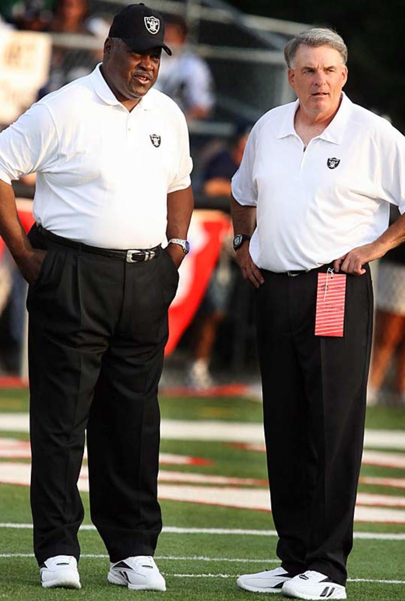 Raiders choose Tom Walsh as offensive coordinator