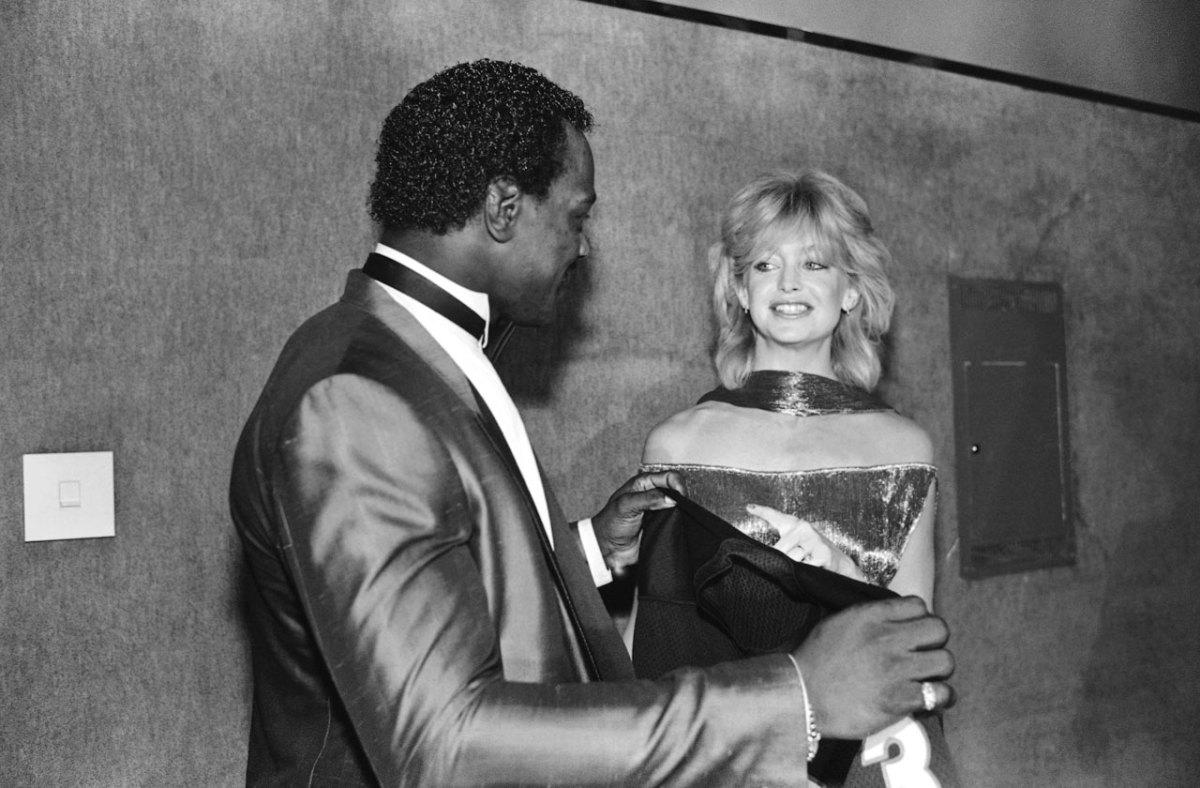 1986-Walter-Payton-Goldie-Hawn.jpg
