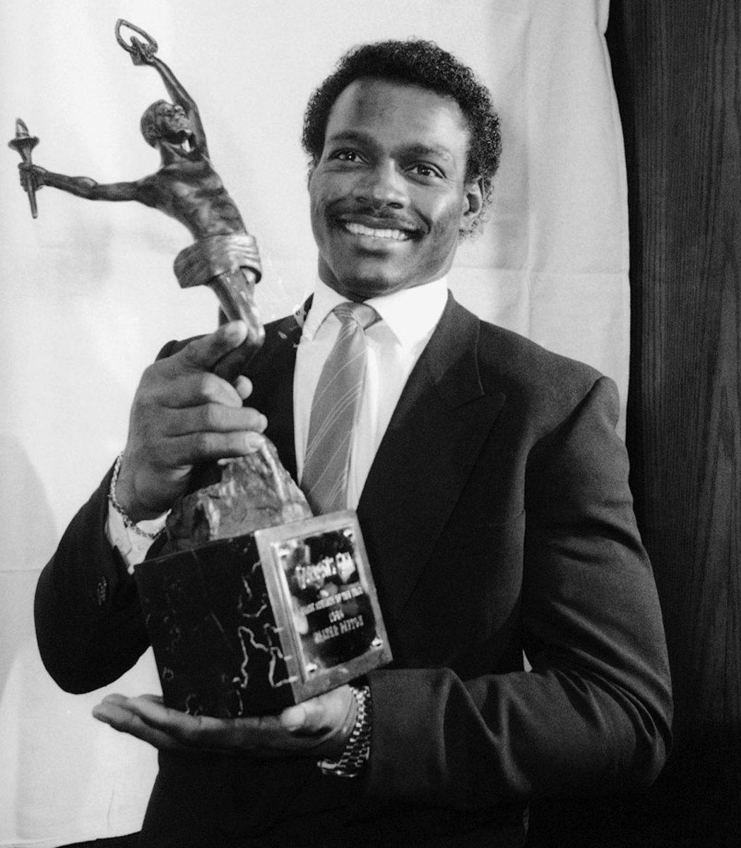 1985-Walter-Payton-Black-Athlete-of-the-Year.jpg