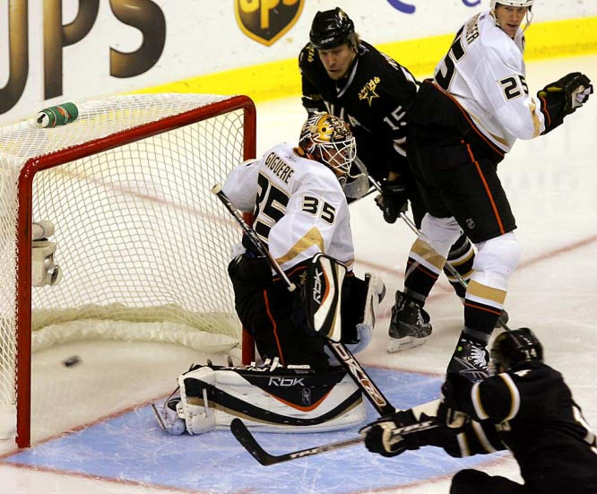 (4) Ducks vs. (5) Stars