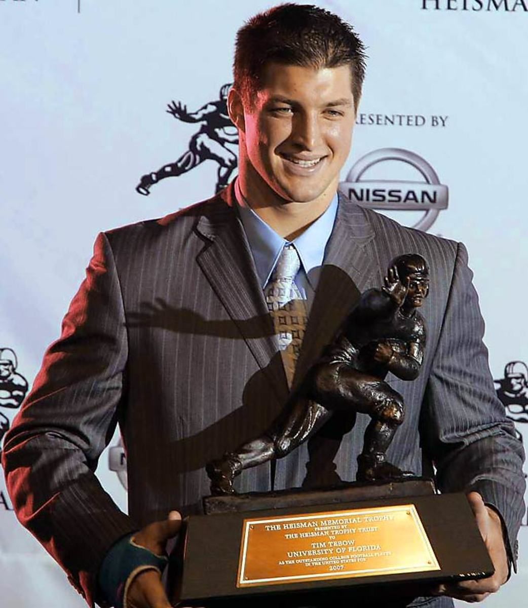 Tim Tebow wins Heisman as sophomore