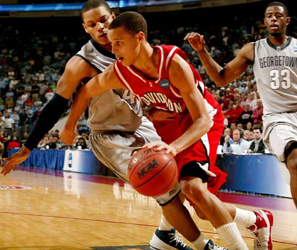 Davidson defeats Georgetown, 74-70