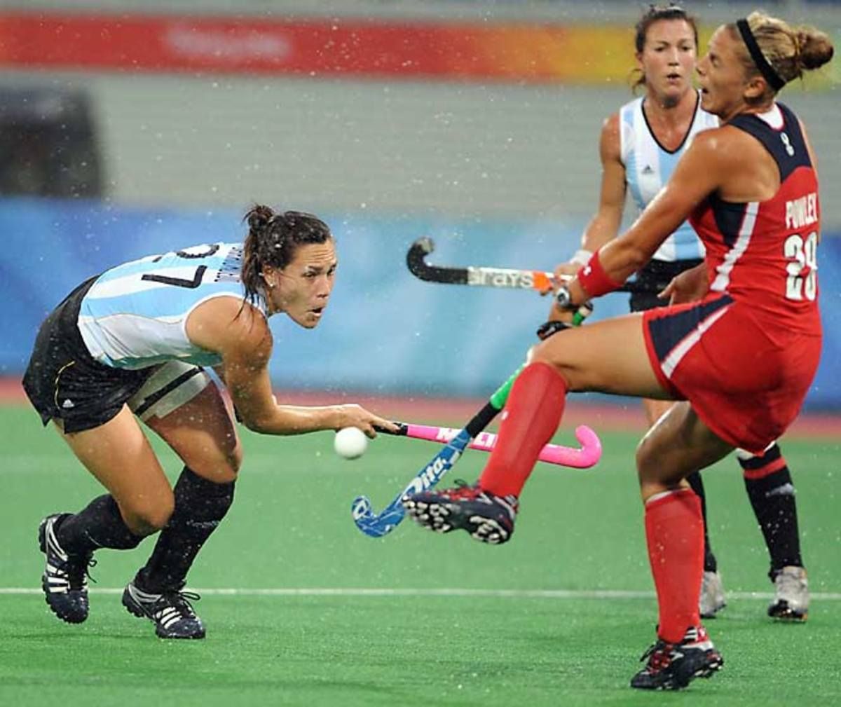 00.hockey29087-mid.jpg