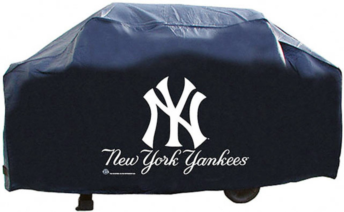 Deluxe grill cover featuring your favorite MLB team 
