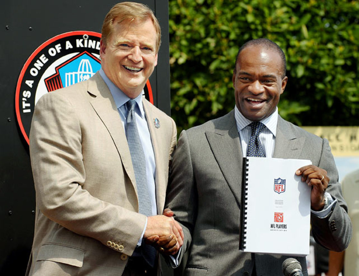 roger-goodell-demaurice-smith.jpg