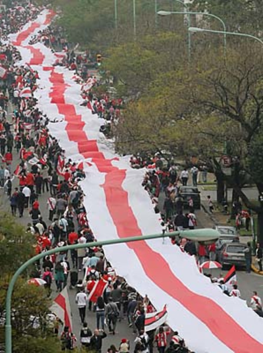 river-plate-fans-banner.jpg