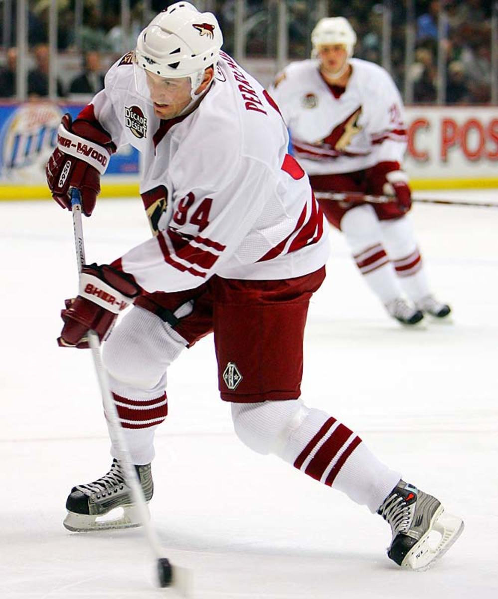 Yanic Perreault, center