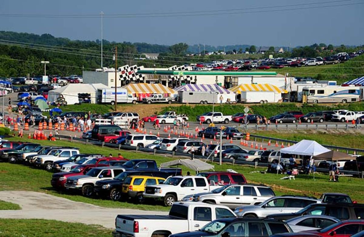 08-kentucky-speedway-traffic.jpg