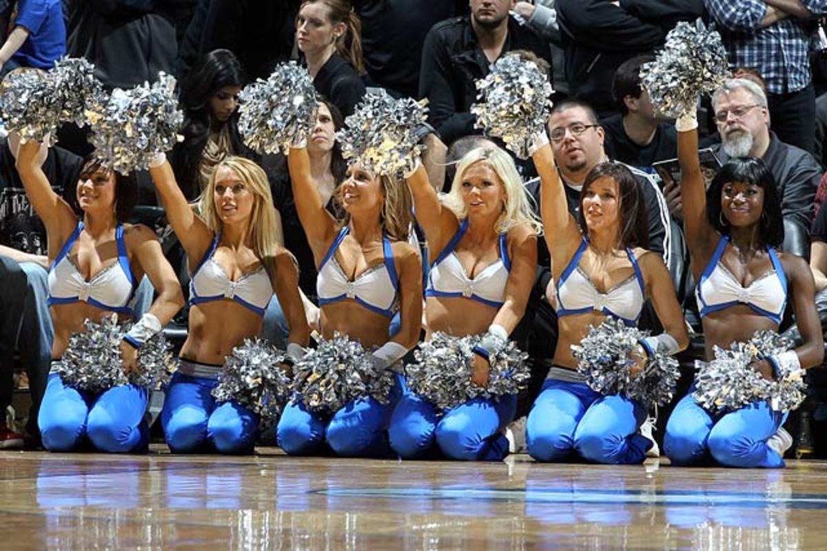timberwolves-dancers-141131.jpg