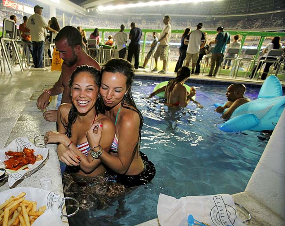 marlins-park-pool.jpg