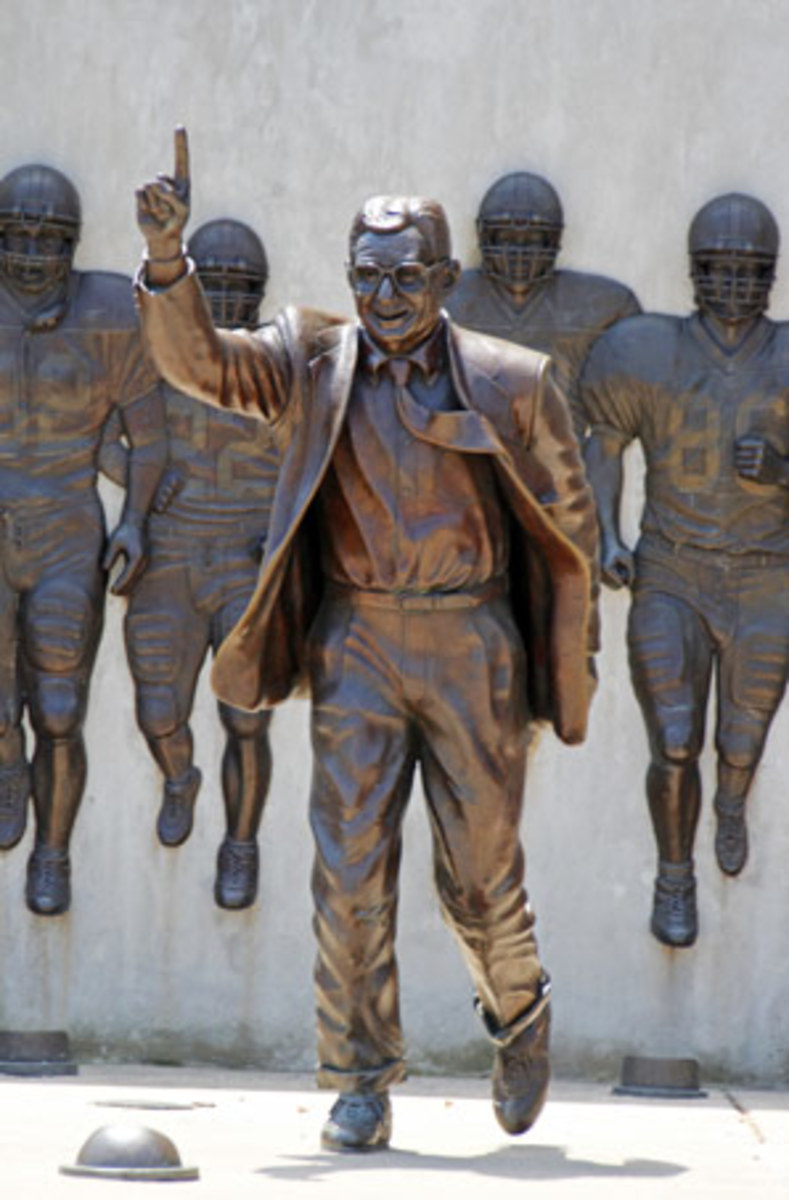 joe-paterno-statue.jpg