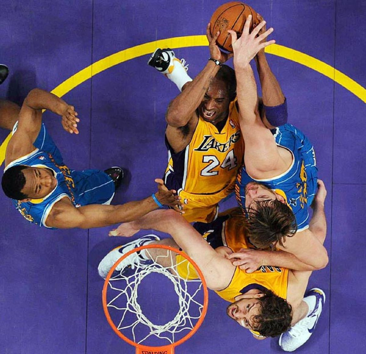 lakers-hornets-opy2-146510-mid.jpg