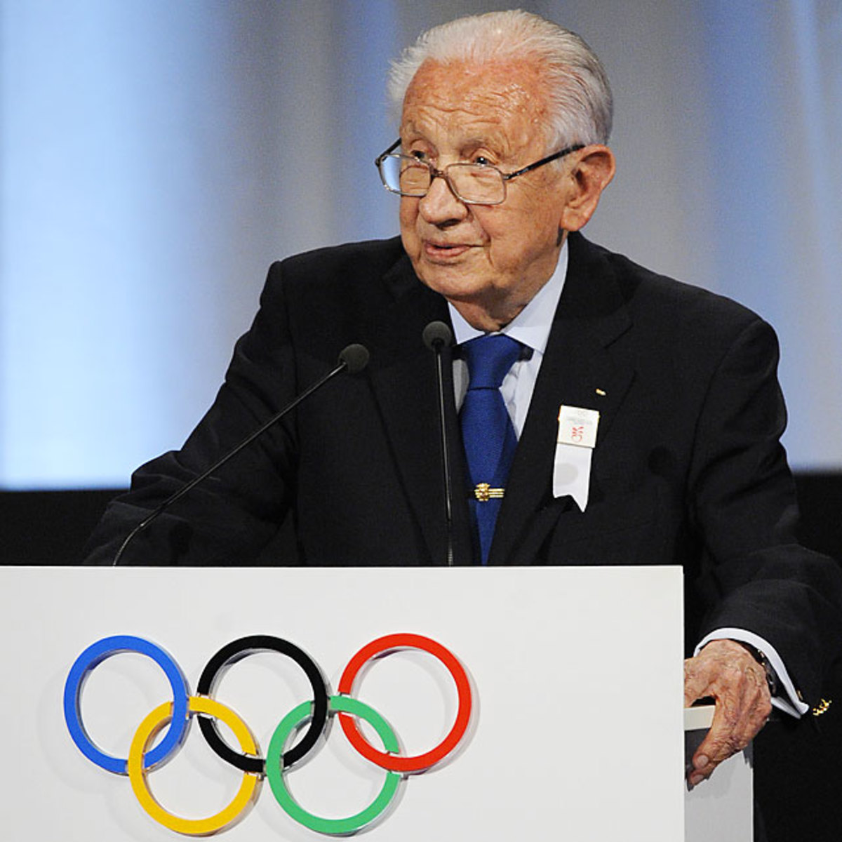 April - Samaranch Dies At 89